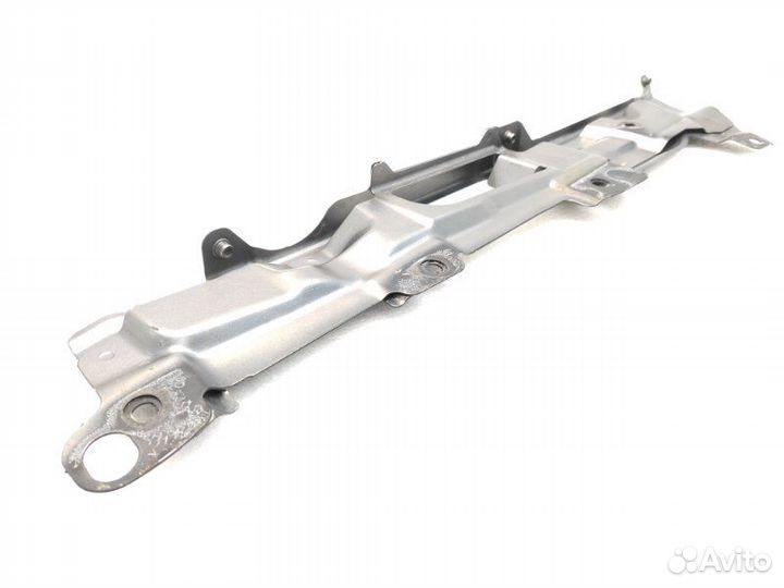 Кронштейн крыла передний правый Land Rover