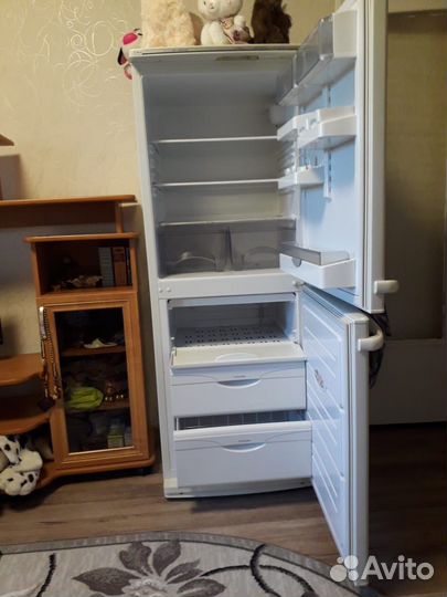 Продается холодильник Атлант
