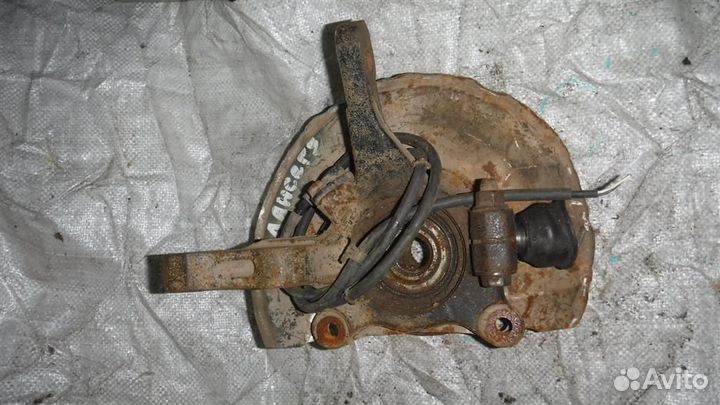 Кулак поворотный передний правый Mitsubishi Lance