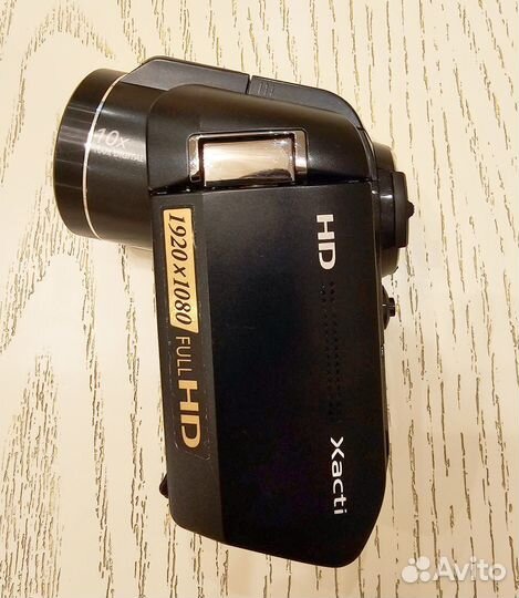 Видеокамера Sanyo Xacti VPC-HD1000GX