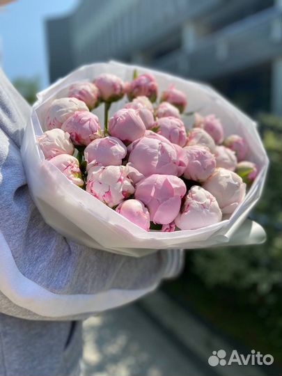 Букет из пионов