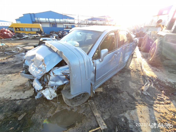 В разборе Suzuki Liana 2001-2007