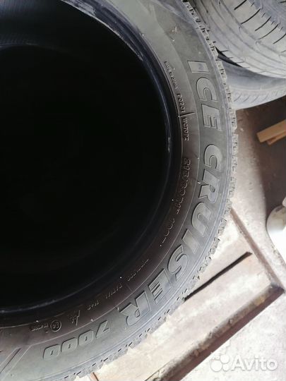 Bridgestone Ice Cruiser 7000 215/60 R17 100T