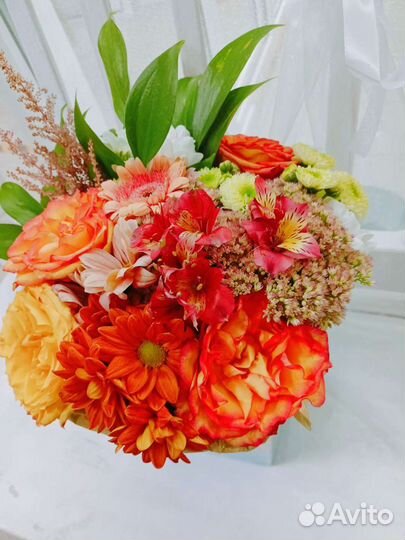 Цветы и фрукты в букетах