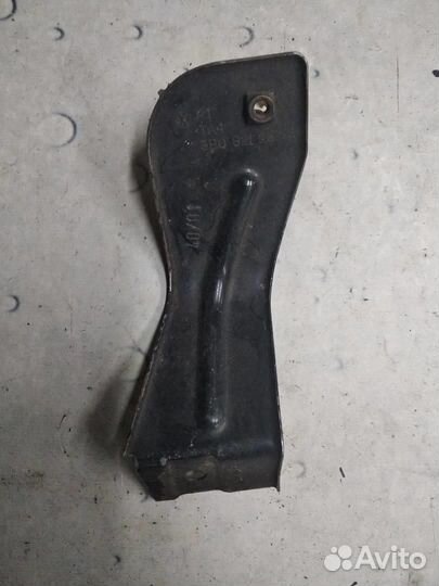 Кронштейн крыла передний левый железо 3B0821237A