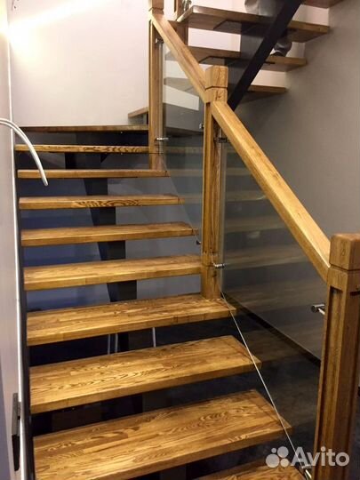 Лестница на металлокаркасе на заказ