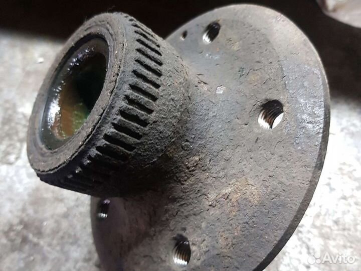 Ступица Мерседес 210 202 208