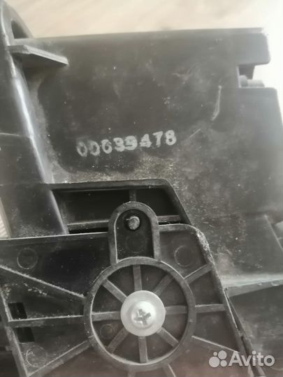 Nissan Tiida правая фара