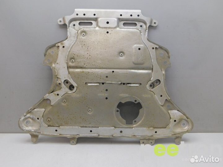 Б/У Защита картера б/у 31106887547 BMW
