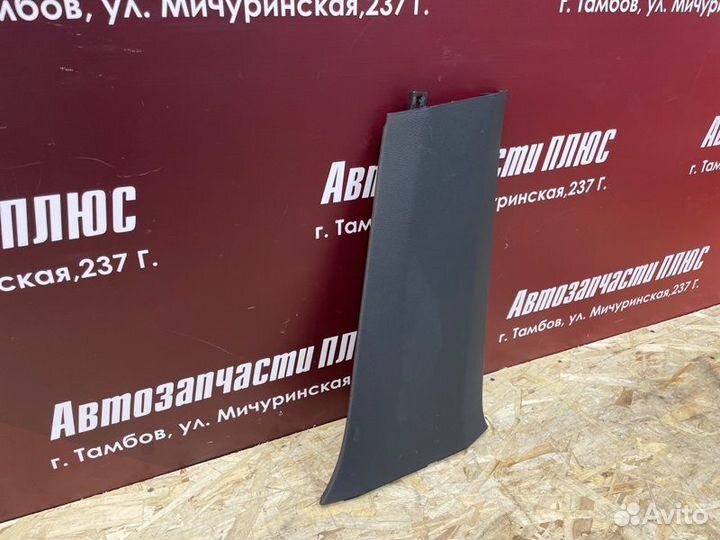 Обшивка средней стойки правая Volkswagen Polo