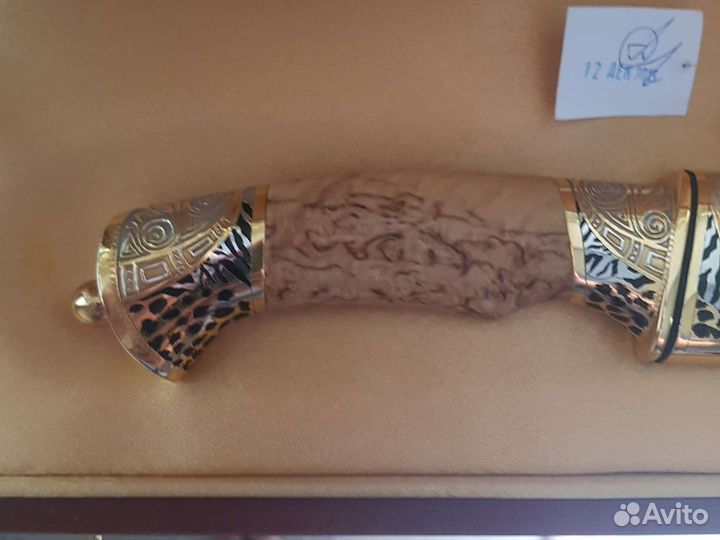 Нож украшенный