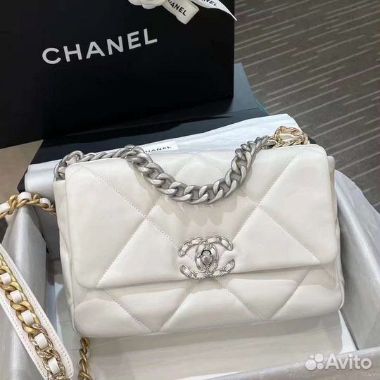 Сумка Chanel 19 white