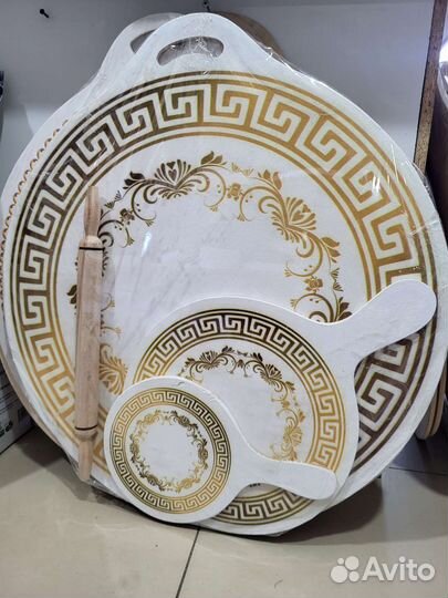 Набор деревянных досок со скалкой