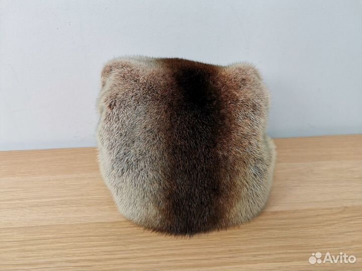 Женские меховые шапки