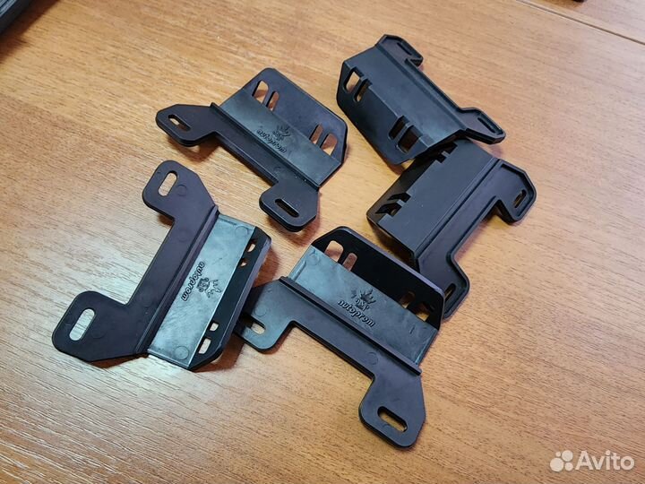 Кронштейны Универсал габаритного фонаря Много