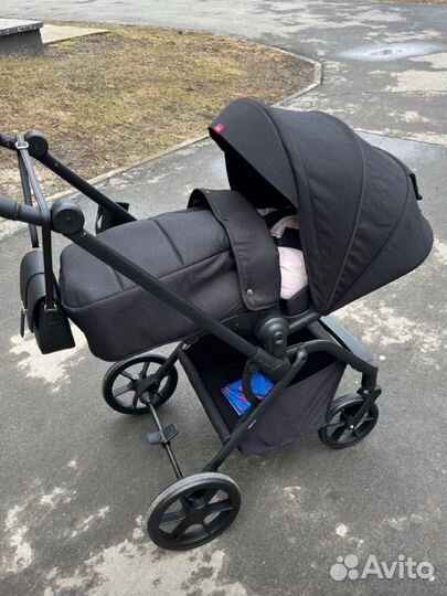Коляска с реверсивным блоком