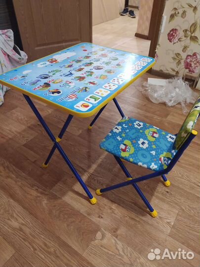 Набор детской складной мебели. Стол и стул