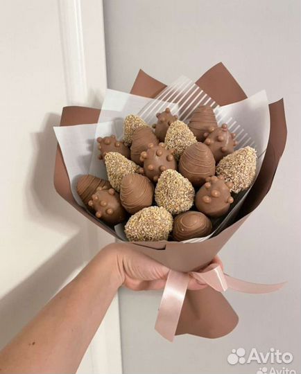 Сладкие букеты из клубники