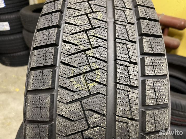 Pirelli Formula Ice FR 225/55 R18 102H