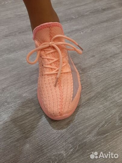 Кроссовки женские 36 размер бу