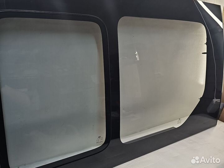 Стекло двери левая Hyundai Staria 834N0CG010