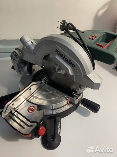 Торцовочная пила Metabo KS 216