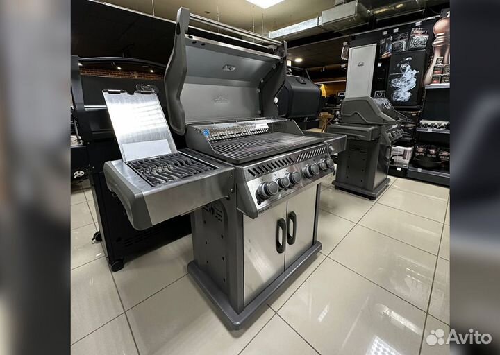 Газовый гриль Napoleon Rogue 525 SE