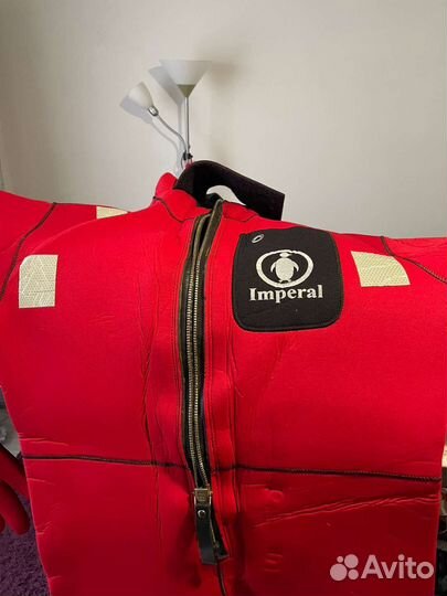 Спасательный гидрокостюм