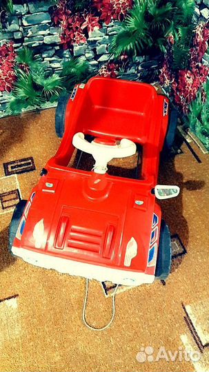 Детская педальная машина