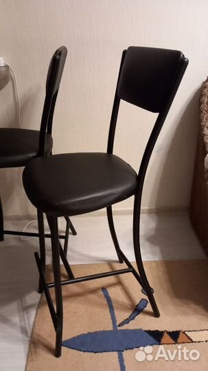 Барный стол и барные стулья