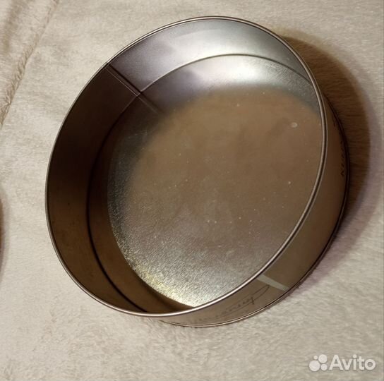 Металлическая коробка 