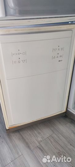 Холодильник Hotpoint-Ariston