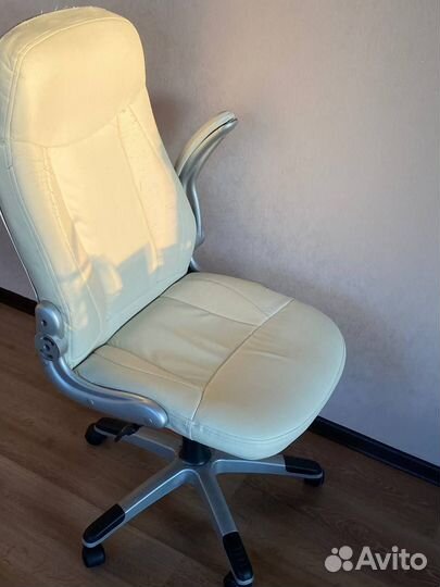 Офисное кресло