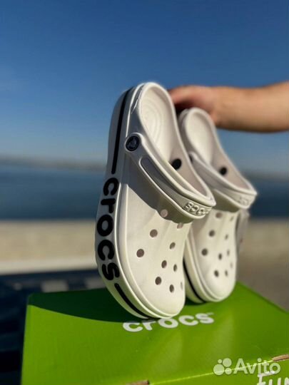 Шлепки Crocs белые