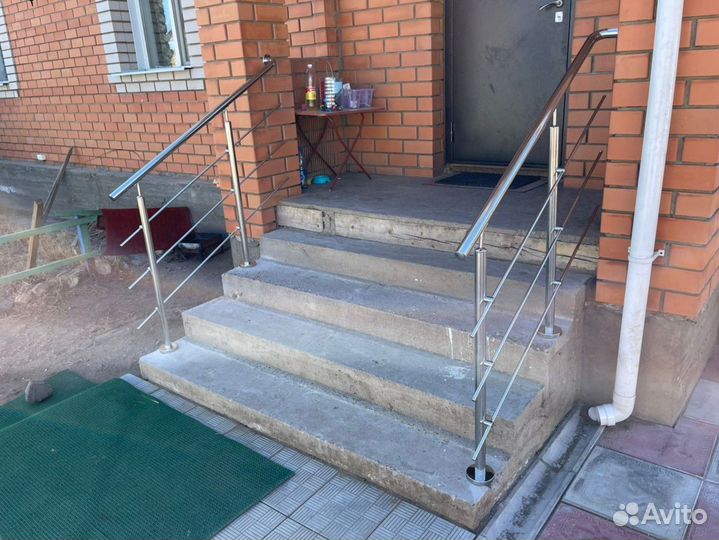 Перила лестниц во дворе