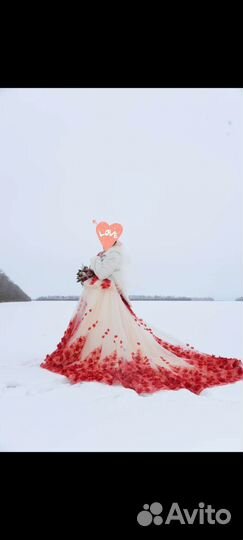 Свадебное платье со шлейфом