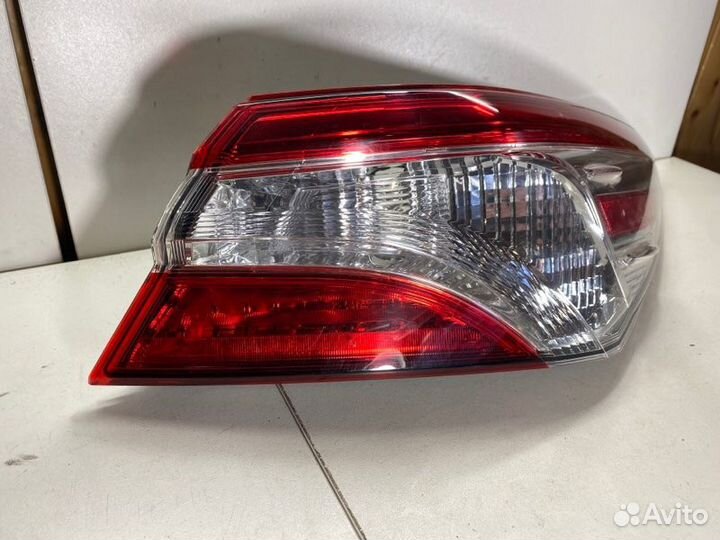 Фонарь задний правый Toyota Camry XV70 2018