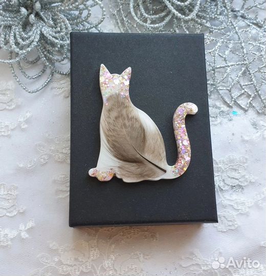 Брошь котик из эпоксидной смолы