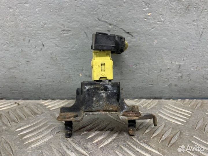 Датчик удара правый Subaru Forester SG/S11