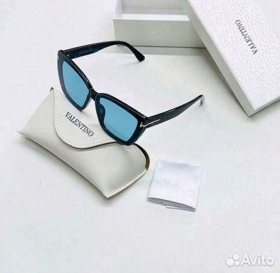 Очки Valentino