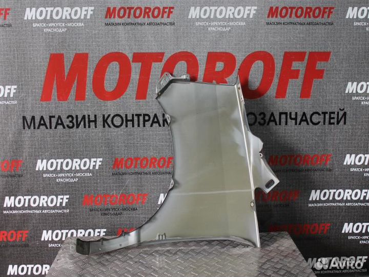 Крыло правое Тойота Вокси AZR60 светлое А649