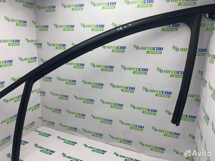 Уплотнитель двери стекла передний левый Mazda 3Bp