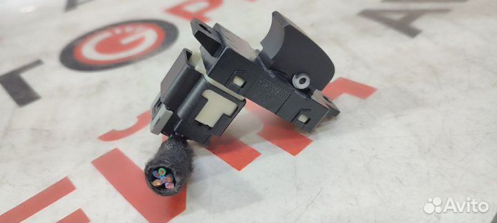 Кнопка стеклоподъемника Chevrolet Captiva C100 LE5