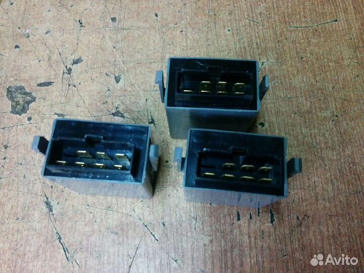 Киа Спортейдж 1 Реле поворотов