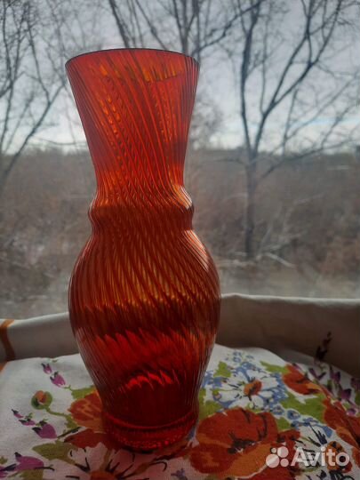 Ваза Красный май СССР рубиновое красное стекло