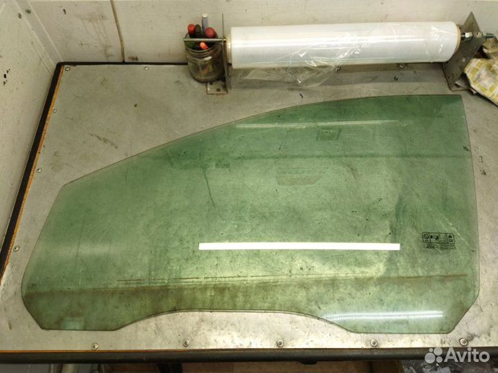 Стекло двери переднее левое Ford Focus 2 хетчбэк