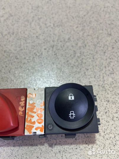 Кнопка аварийной сигнализации Renault Megane II