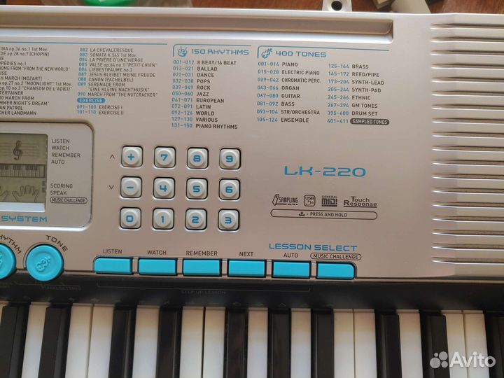 Учебный синтезатор Casio LK-220 (Касио лк-220)