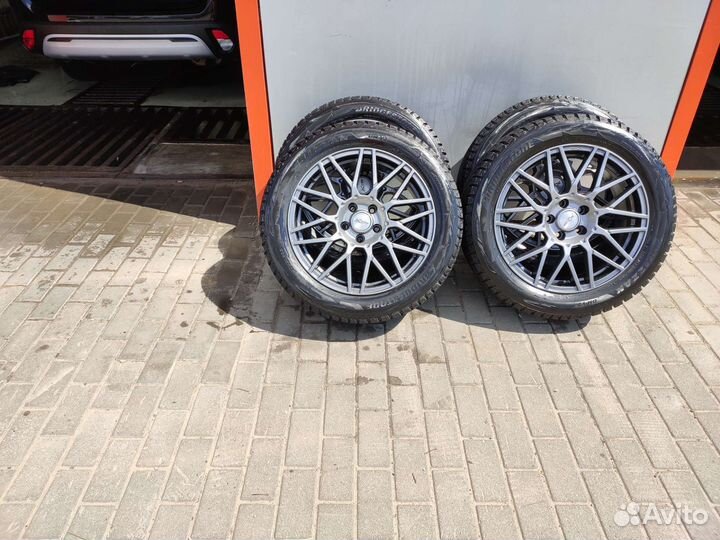 Bridgestone Blizzak DM-V2 225/55 R18