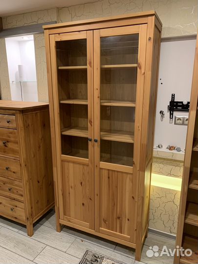Шкаф витрина IKEA hemnes хемнес